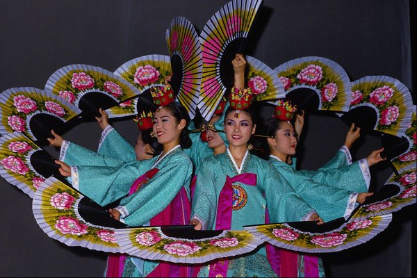 685031 Traditional Fan Dance, South Korea A4 Photo Print
