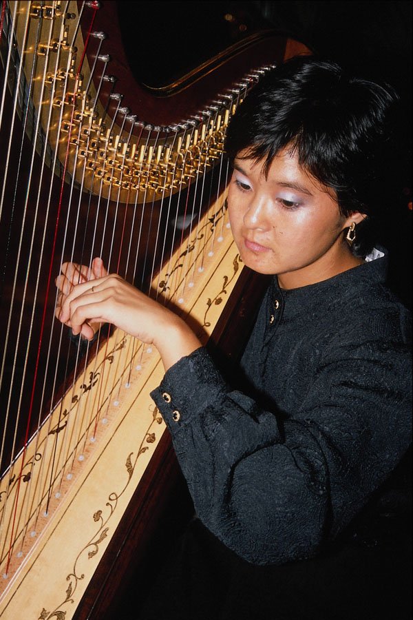 685048 Harp Player, Singapore A4 Photo Print
