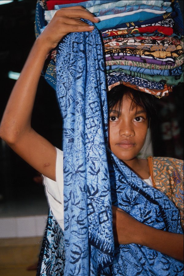 685049 Batik Seller, Ubud, Bali, Indonesia A4 Photo Print