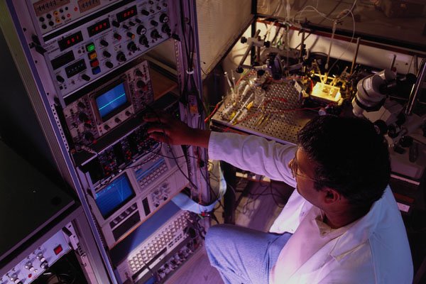 686046 Electronic Analysis Of Samples In Medical Research Lab A4 Photo Print