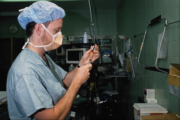 686067 Anesthesiologist A4 Photo Print