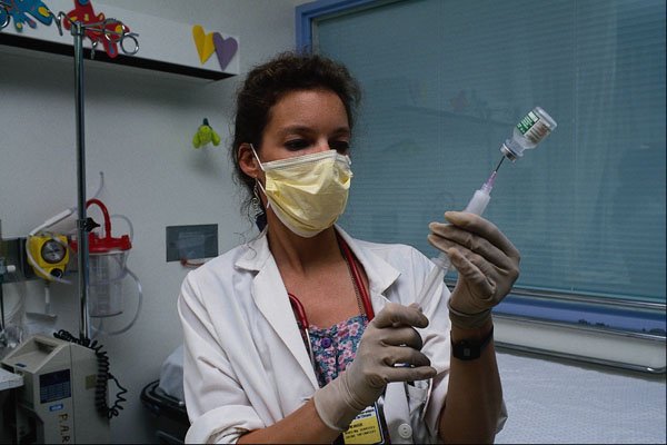 686069 Nurse Preparing Needle For Injection A4 Photo Print