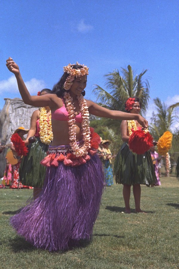690026 Dancer In Honolulu, Hawaii A4 Photo Print