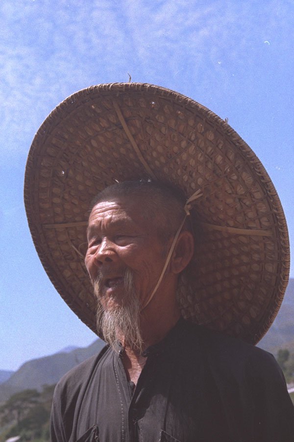 690027 Old Man In Straw Hat A4 Photo Print