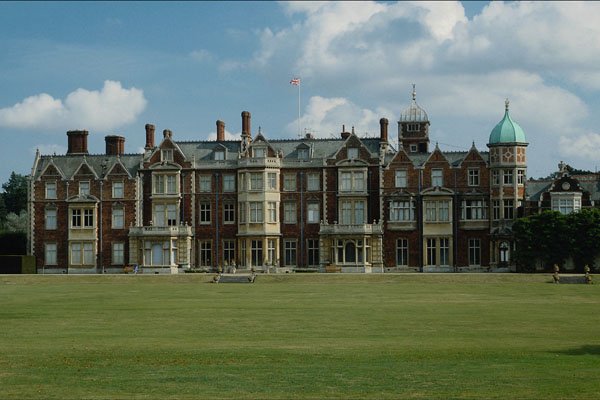 691068 Balmoral, Queen Of England's Scottish Residence A4 Photo Print