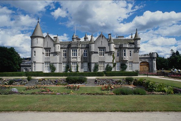 691070 Balmoral, Queen Of England's Scottish Residence A4 Photo Print