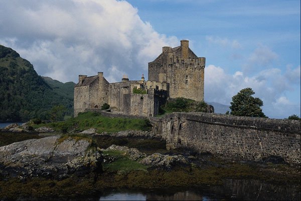 691071 Early Morning Sunlight, Eileen Donan Castle, Scotland A4 Photo Print