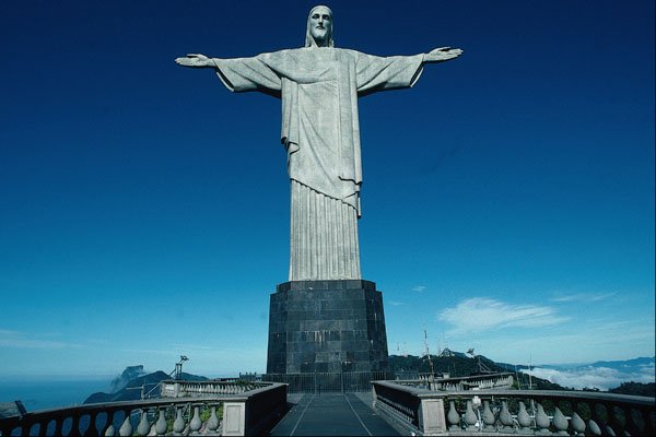 696031 Christ Statue, Front View A4 Photo Print