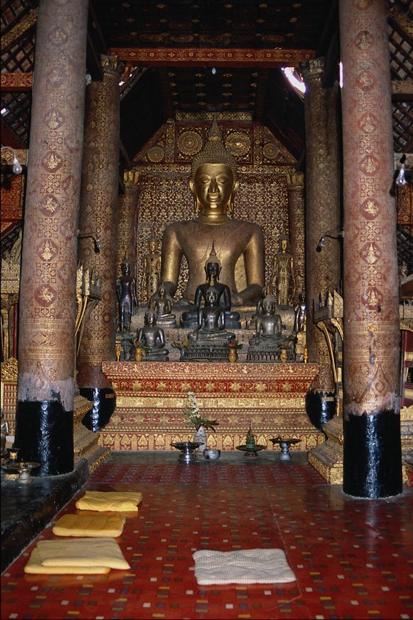 696095 Central Altar At War Xieng Thong, Northern Laos, Indochina A4 Photo Print
