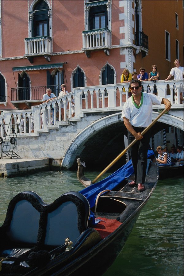 698005 Traditional Singing Gondolier, Venice, Italy A4 Photo Print