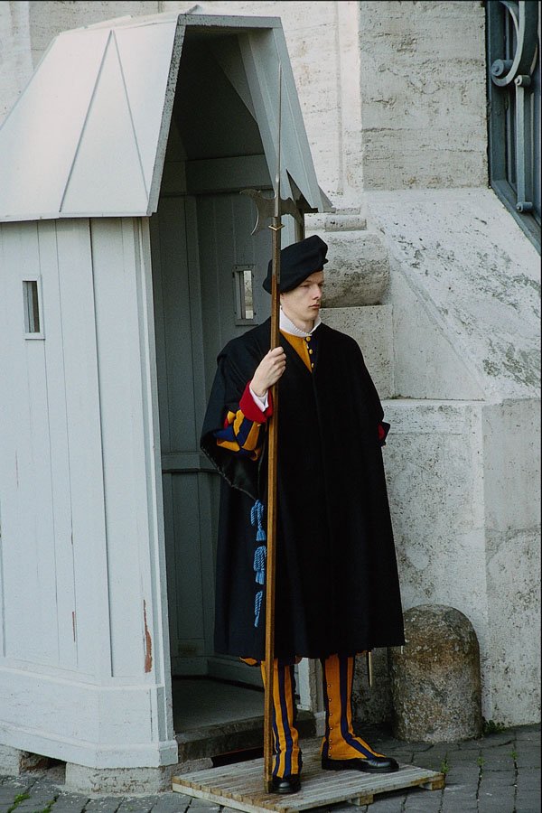 698082 Swiss Guard, Vatican, Rome, Italy A4 Photo Print