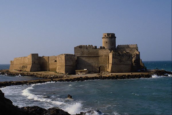 698086 Aragonese Castle, Calabria, Italy A4 Photo Print