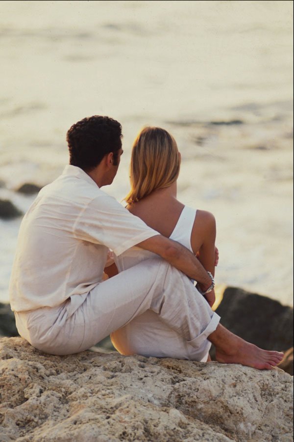 702069 Lovers Watching The Sea A4 Photo Print