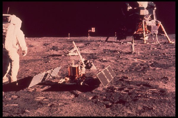 706012 Buzz Aldrin With Seismic Experiment Package, Courtesy NASA A4 Photo Print