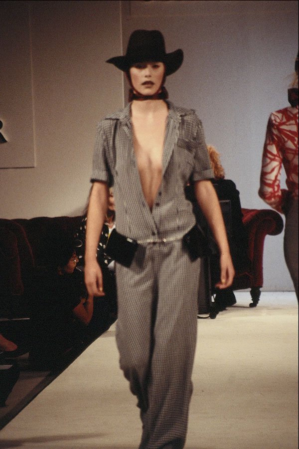 709032 Sonnetac Mulligan, Gray Jump Suit A4 Photo Print