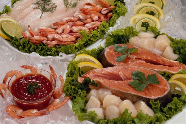 710058 Styled Platters Of Fish On A Bed Of Ice A4 Photo Print