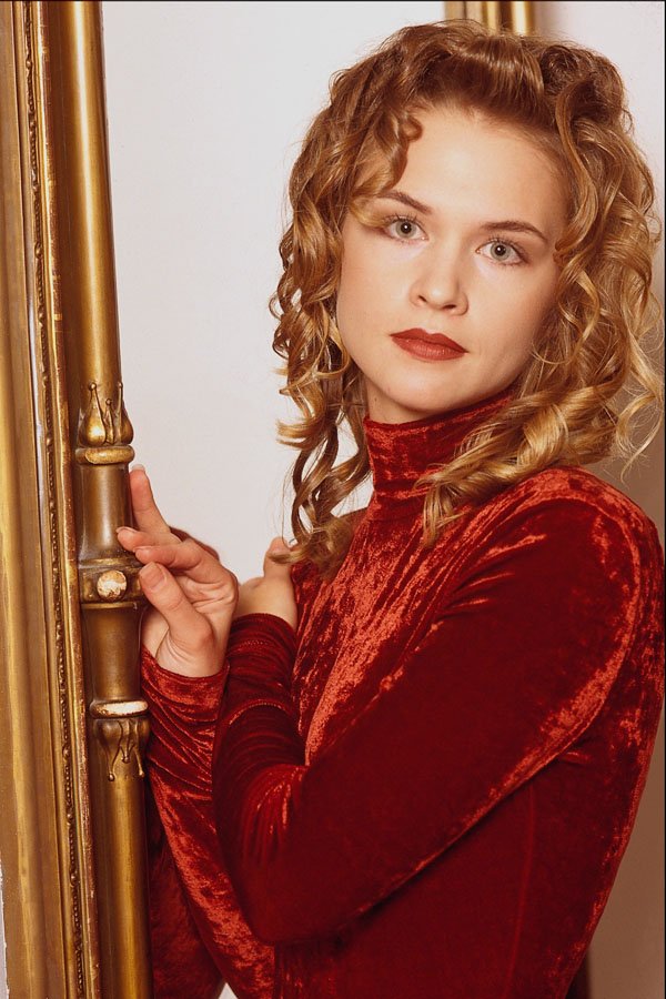 712096 Ringlets By The Mirror A4 Photo Print
