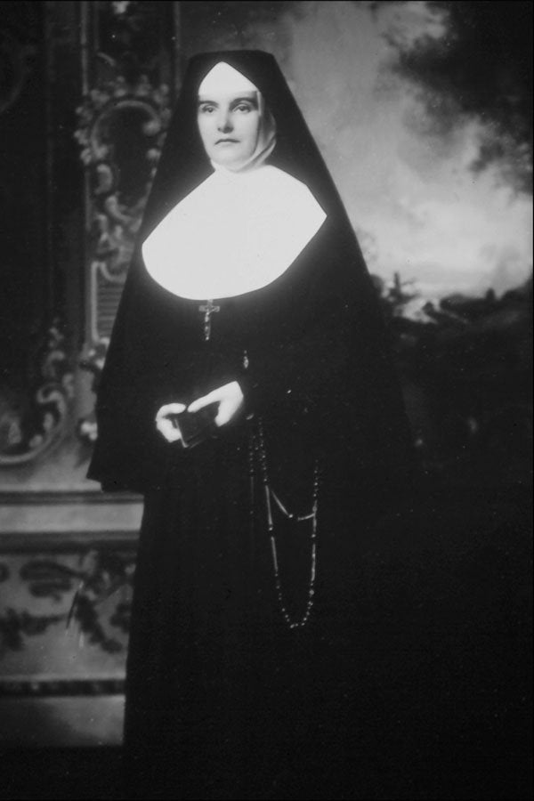 713049 Nun A4 Photo Print