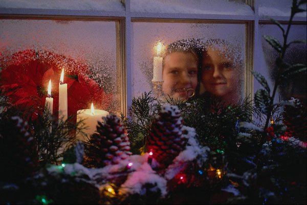 724050 Christmas Window A4 Photo Print
