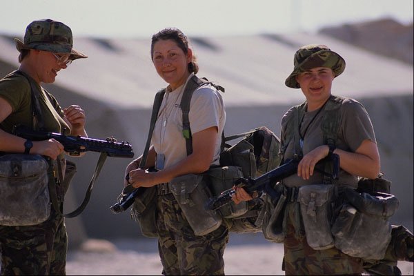 730038 Female Combat Troops, Gulf War A4 Photo Print