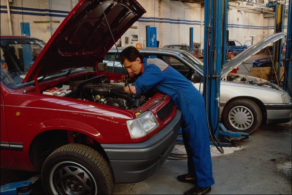 730082 Car Servicing A4 Photo Print