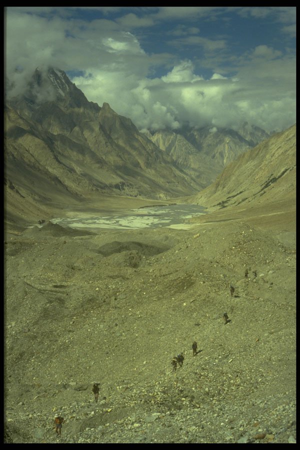 735018 Trekking In The Karakorams, Northern Pakistan A4 Photo Print