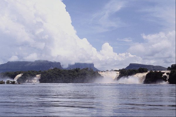 736018 Canaima Lagoon, Venezuela A4 Photo Print