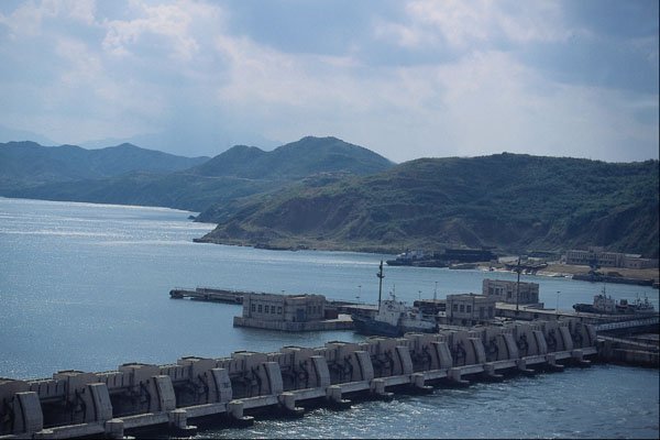 737035 The West Sea Barrage, Nampo, North Korea A4 Photo Print