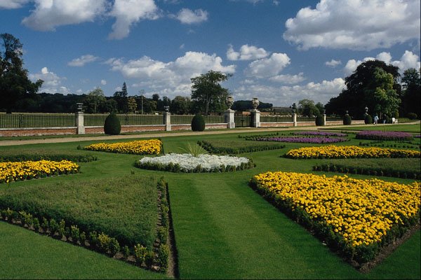 738083 Wimpole Hall Gardens A4 Photo Print