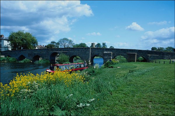 738084 15th Century Bridge Over Avon River, Warwickshire, England A4 Photo Print