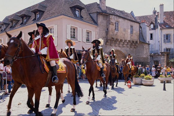 741047 Course De La Bague, Semur en Auxois, France A4 Photo Print