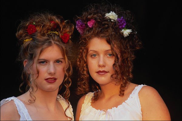 744077 Twin Flower Girls A4 Photo Print