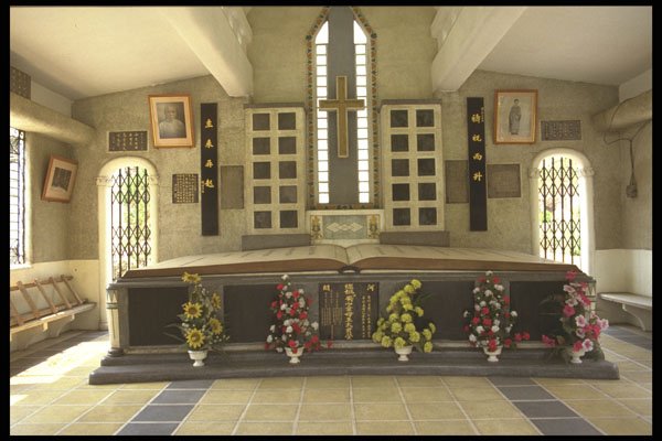 759041 Tomb Interior, Chinese Cemetery, Manila, Philippines A4 Photo Print