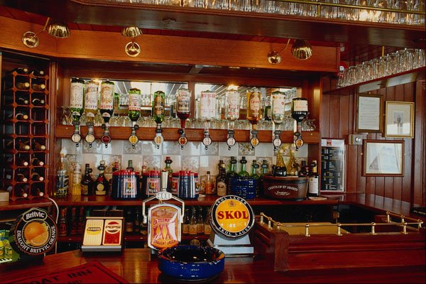 759052 English Pub Interior A4 Photo Print