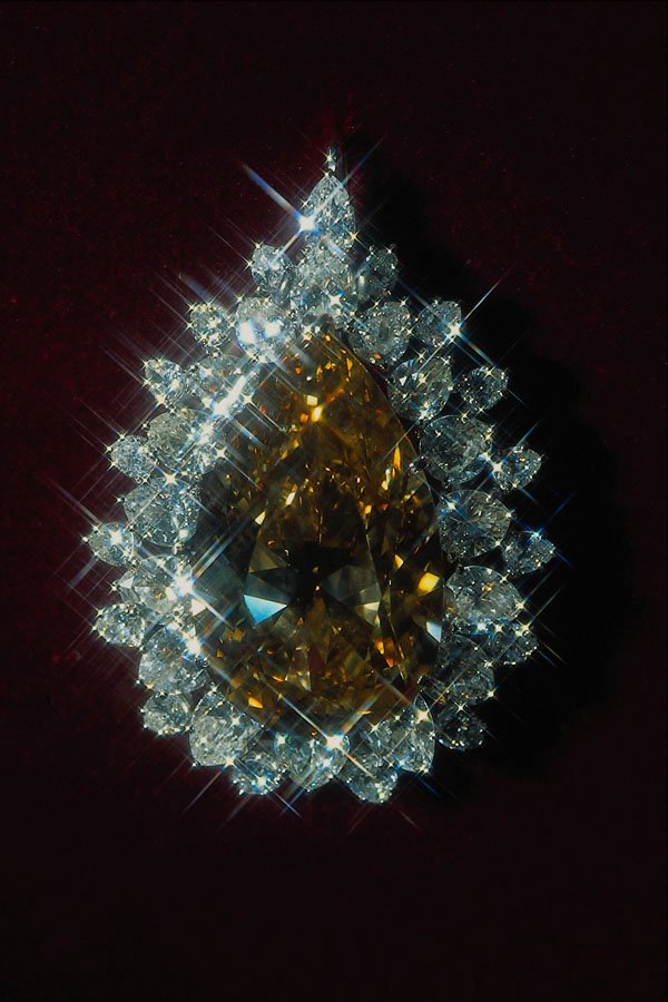 762030 Thompson Diamond Brooch A4 Photo Print
