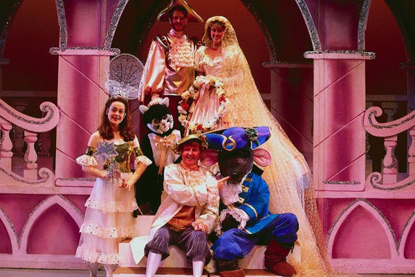 766086 Pantomime A4 Photo Print