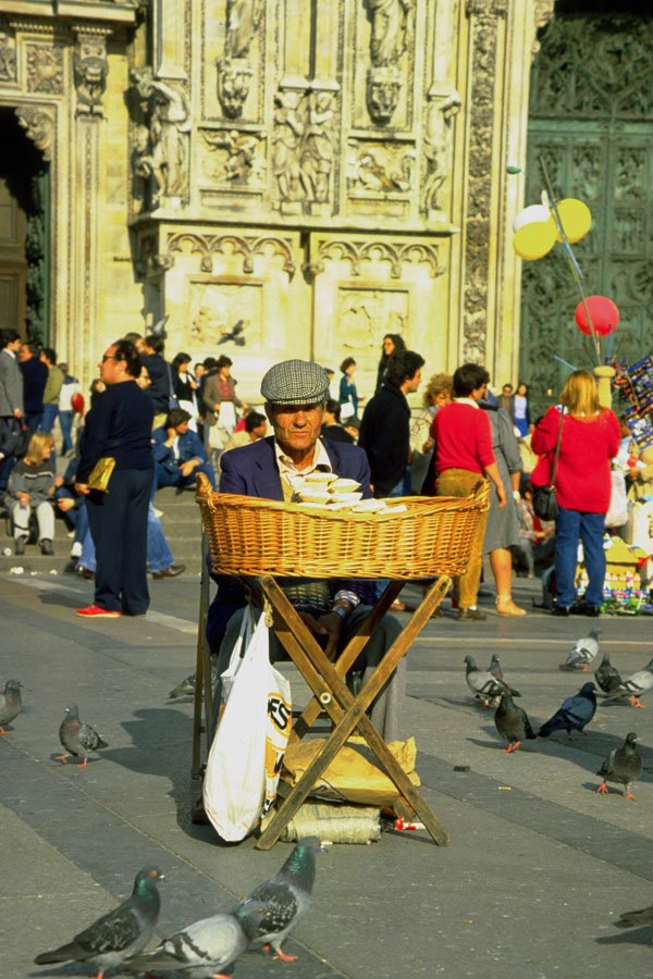 770045 Street Vendor, Milan, Italy A4 Photo Print