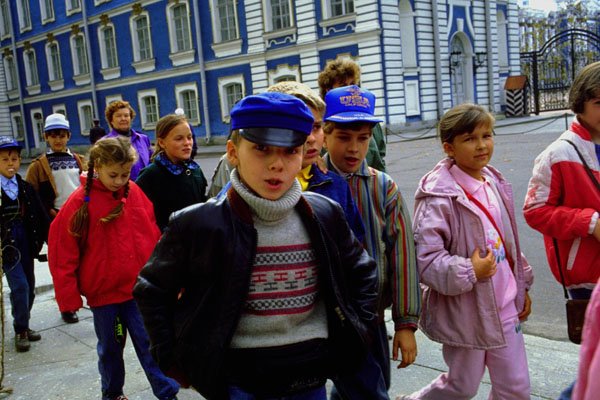 770051 School Children At The Tsar's Summer Palace, Russia A4 Photo Print