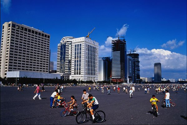 772045 Youido Plaza, Seoul, South Korea A4 Photo Print