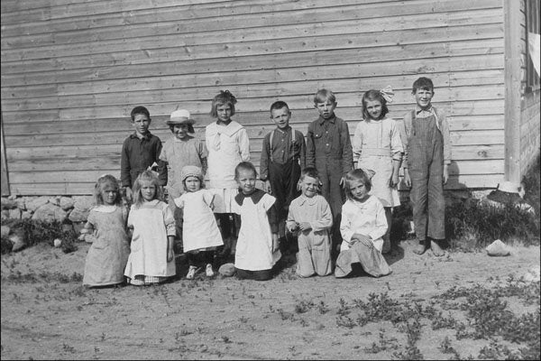 773071 School Children, Manitoba, 1921, PA18548 A4 Photo Print