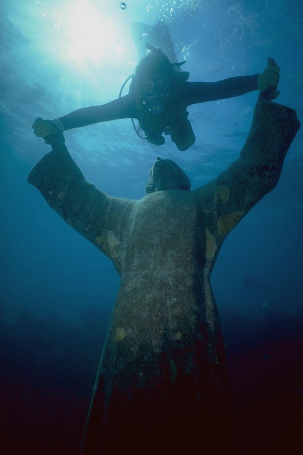 776005 Diver And Christ Statue A4 Photo Print