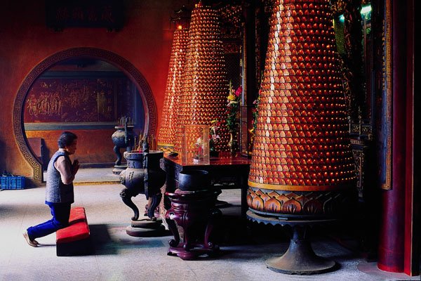 776088 Praying In The Matsu Temple, Lukang, Taiwan A4 Photo Print