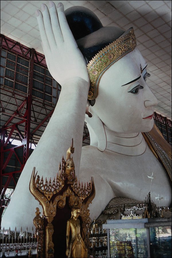 777042 The Reclining Buddha, Rangoon, Myanmar A4 Photo Print