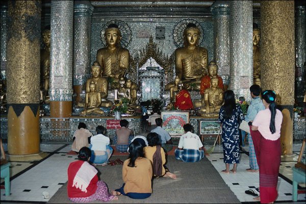 777043 Swedagon Pagoda Walkway, Kahusandha Adoration Hall, Rangoon, Myanmar A4 Photo Print