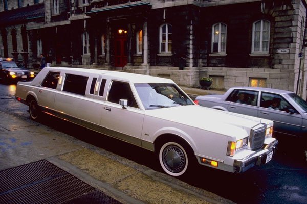 778052 White Limousine, Quebec City, Quebec, Canada A4 Photo Print