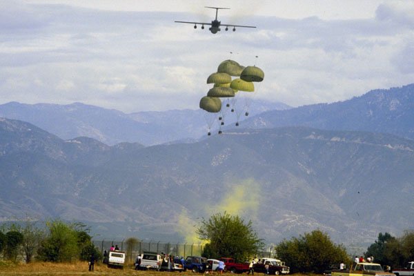 781018 Lockheed C 141 Star Lifter , Demonstrating Cargo Drop A4 Photo Print