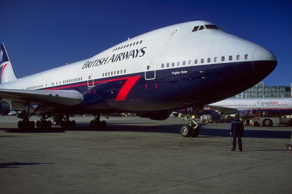 781025 Boeing 747 Taxiing To The Gate A4 Photo Print