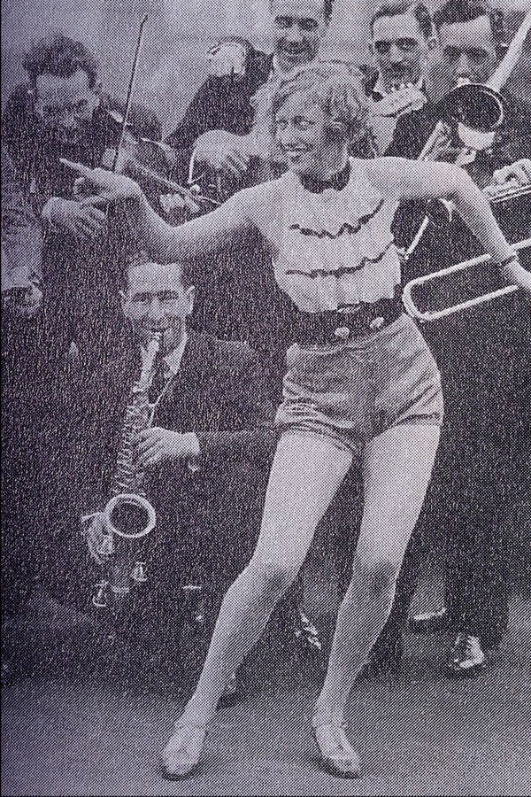 782044 Dancer A4 Photo Print