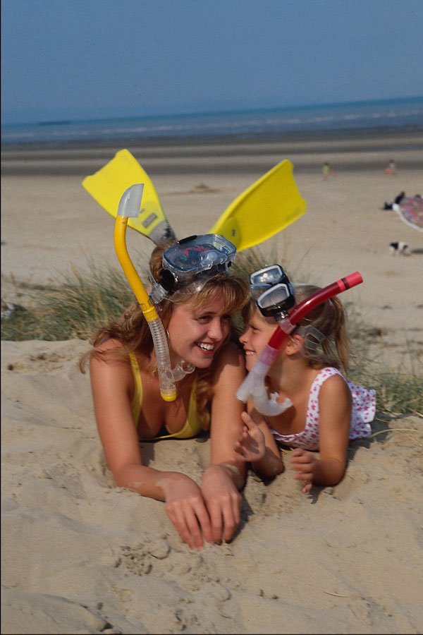 783044 Tania And Marcia On The Beach A4 Photo Print