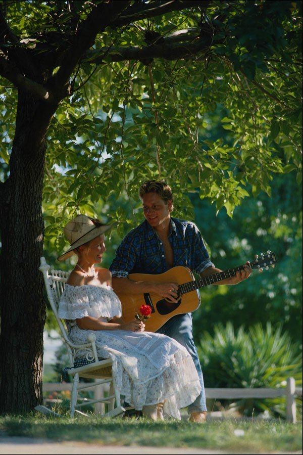 784050 Couple Under Tree, Western Style A4 Photo Print